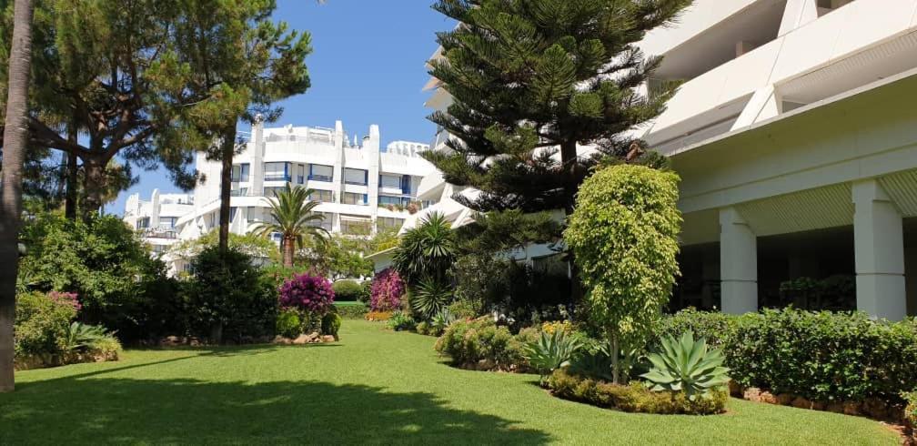 Sea View 2-Bedroom Apartment With Pool Marbella Exteriör bild