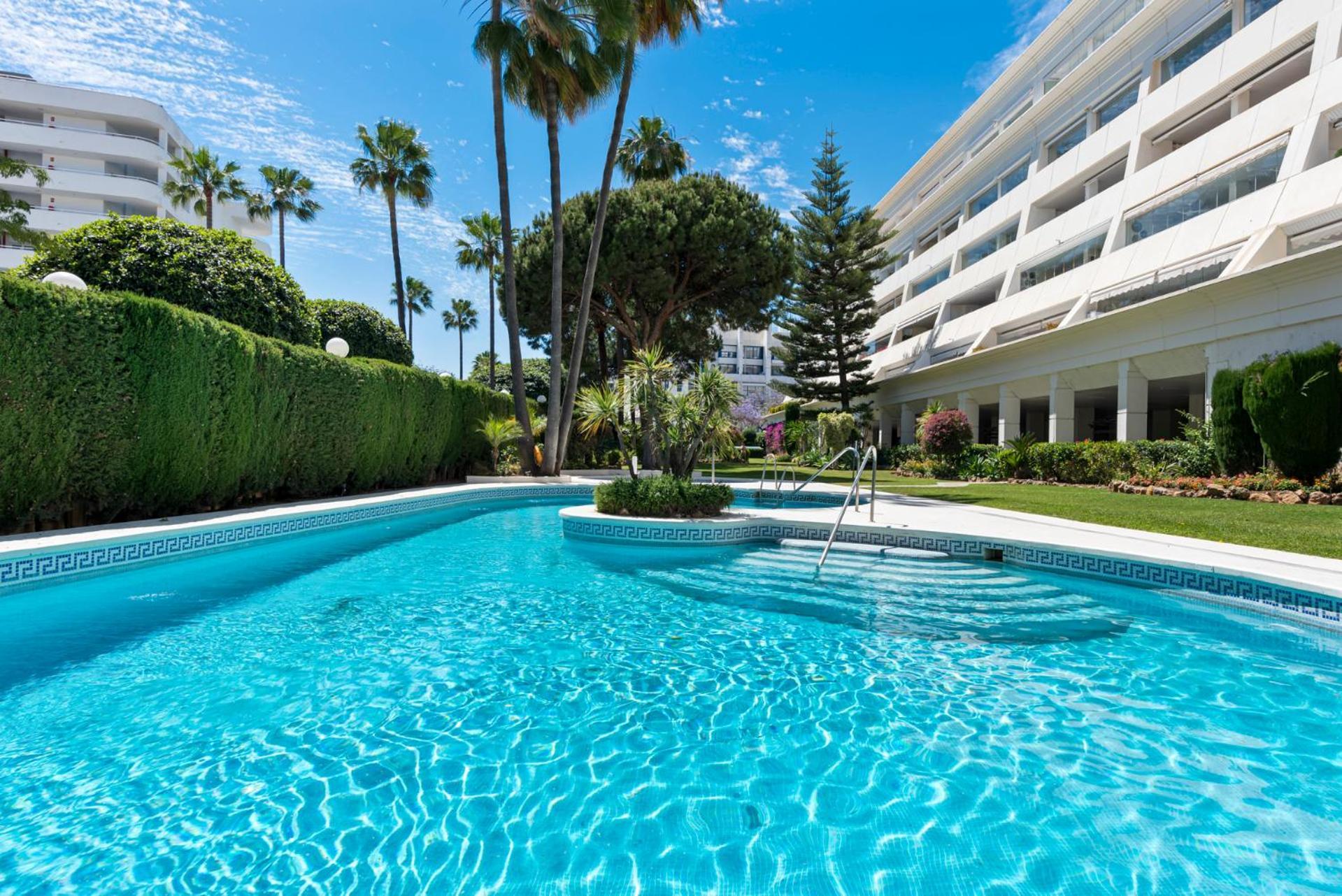 Sea View 2-Bedroom Apartment With Pool Marbella Exteriör bild